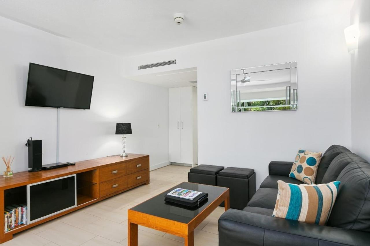 Palm Cove Beach Apartment *
