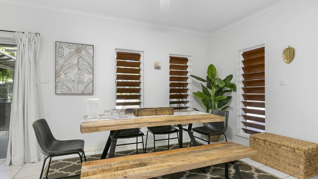 Coconut Blue - Private Heated Pool, Walk To Beach, Restaurants & Shops, Tropical Courtyard Shower Holiday home