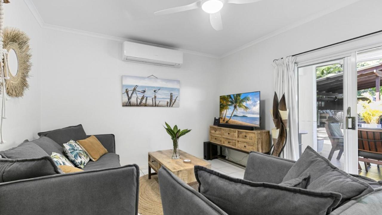 Holiday home Coconut Blue - Private Heated Pool, Walk To Beach, Restaurants & Shops, Tropical Courtyard Shower *