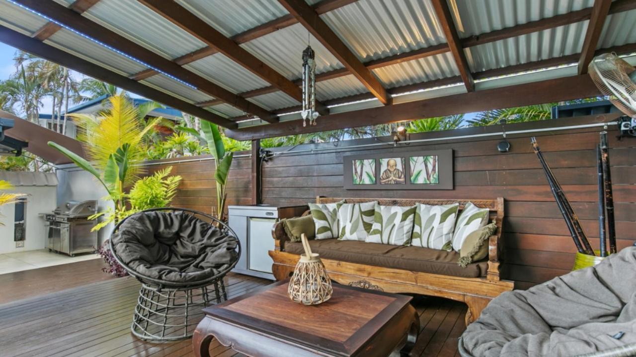 Holiday home Coconut Blue - Private Heated Pool, Walk To Beach, Restaurants & Shops, Tropical Courtyard Shower *