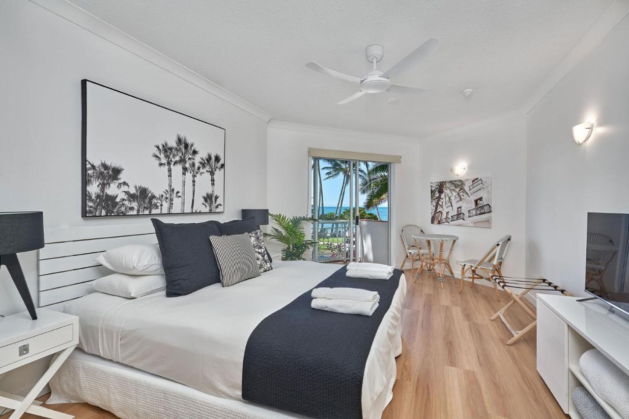 Apartment Alassio Absolute Beachfront 201 Palm Cove