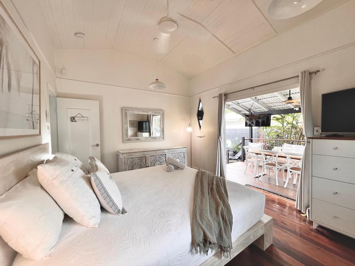 Holiday home Sweet Creek Cottage, Palm Cove, 200m To Beach, Heated Pool, Pets *