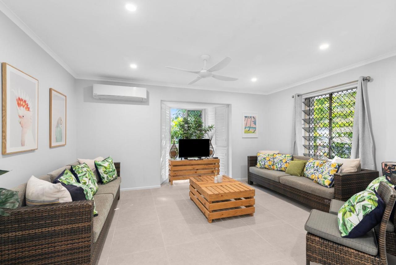 Holiday home Sandpipers House