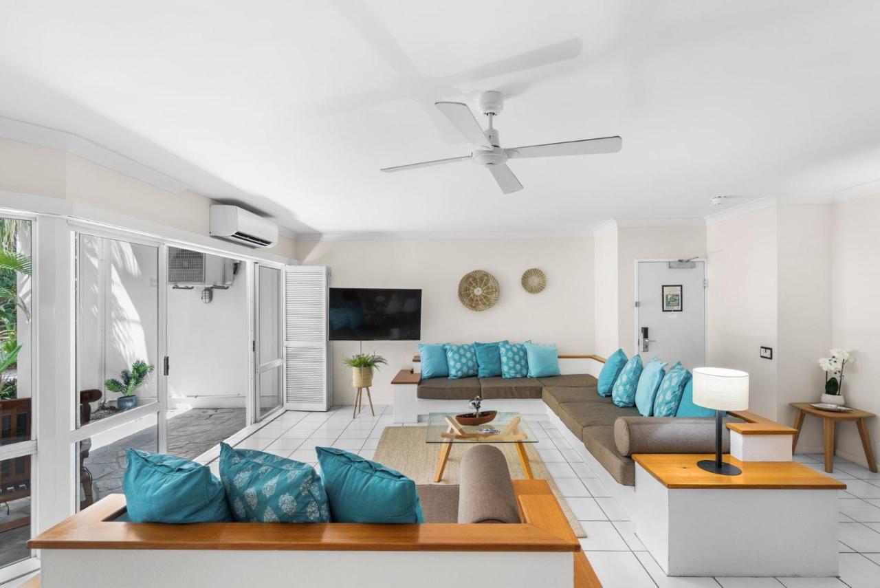 Belle Escapes - Poolside Alamanda Beachfront 