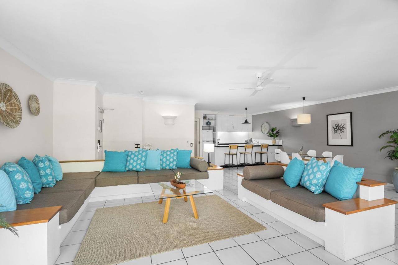 Belle Escapes - Poolside Alamanda Beachfront 