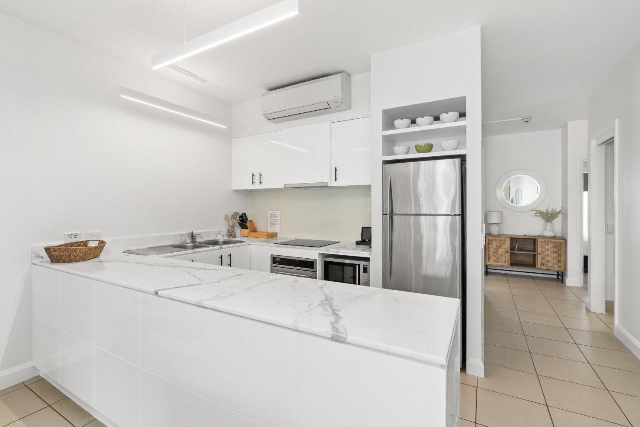 Apartment Oceanfront Penthouse Club Palm Cove
