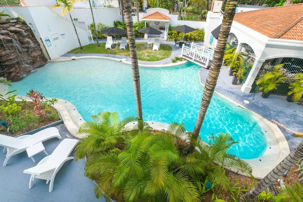 The Palms Retreat - Alassio Beachfront Apartment *