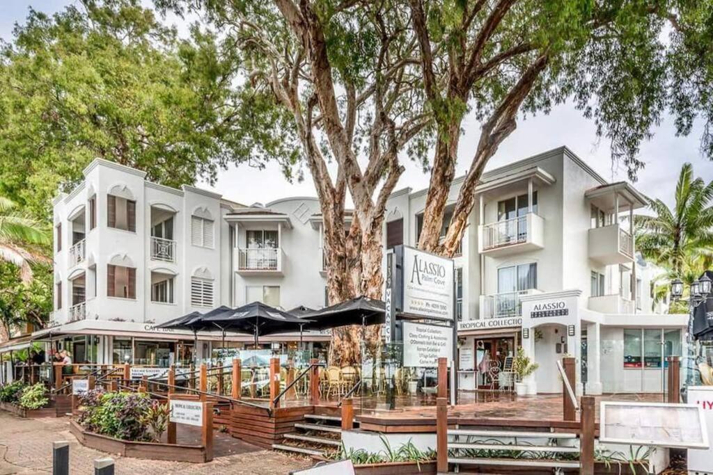 The Palms Retreat - Alassio Beachfront Palm Cove