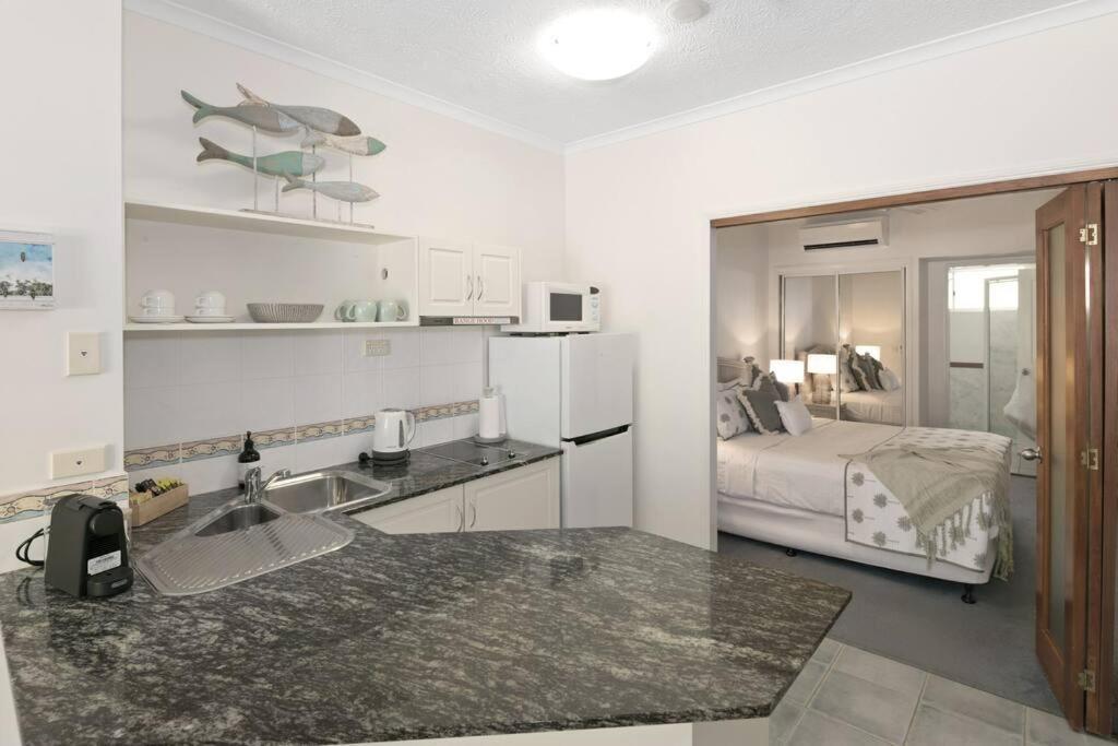 The Palms Retreat - Alassio Beachfront