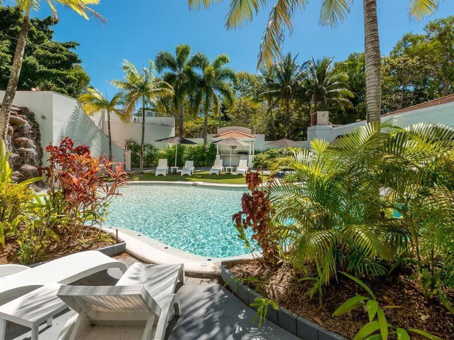 The Palms Retreat - Alassio Beachfront Apartment