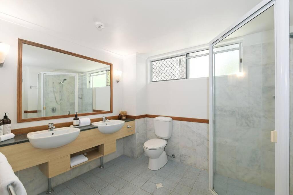 The Palms Retreat - Alassio Beachfront Apartment *