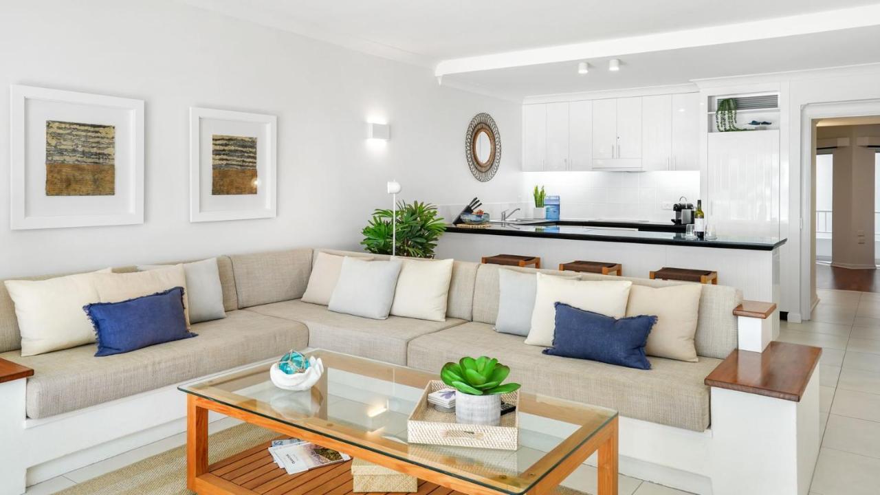 Apartment 14 Alamanda - Where Pure Luxury Meets The Coral Sea