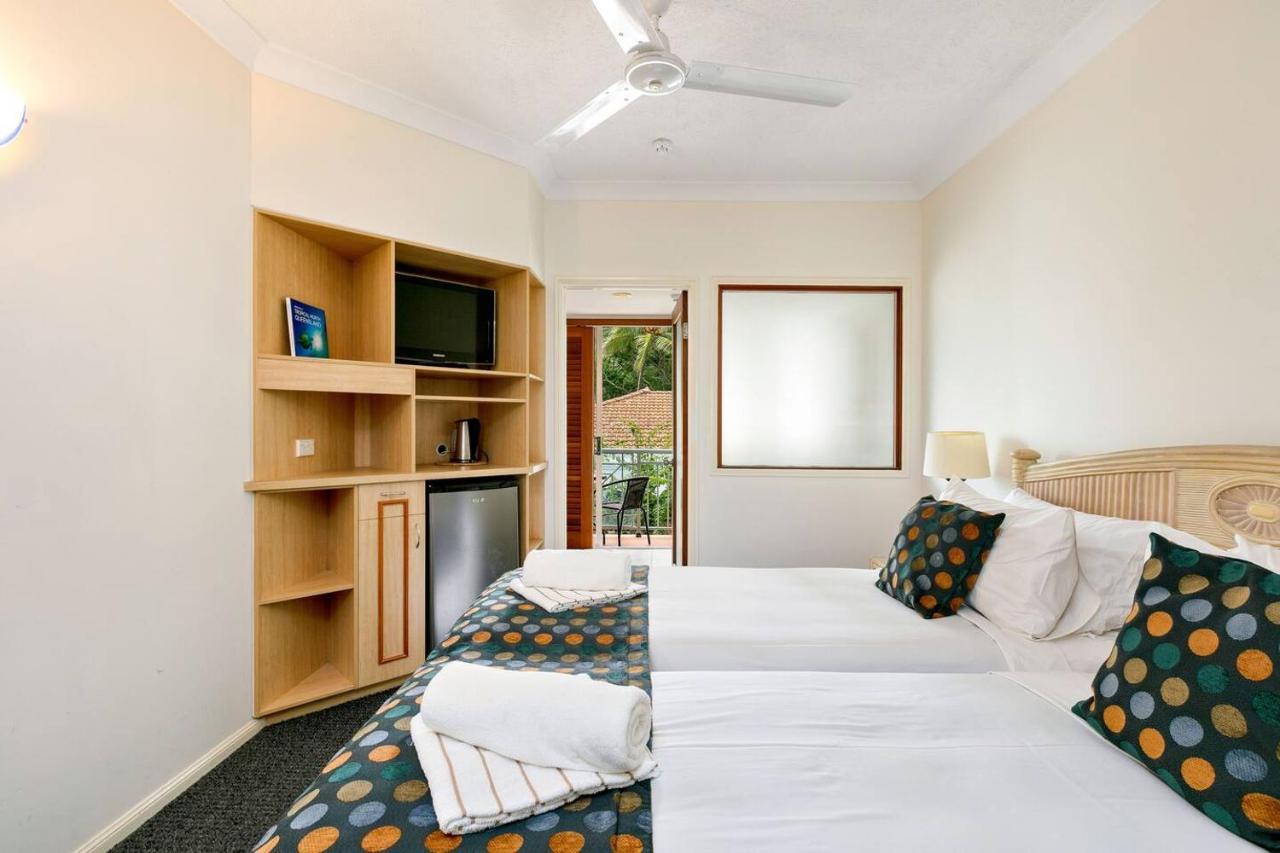 Apartment Alassio Poolside - Beachfront Oasis *