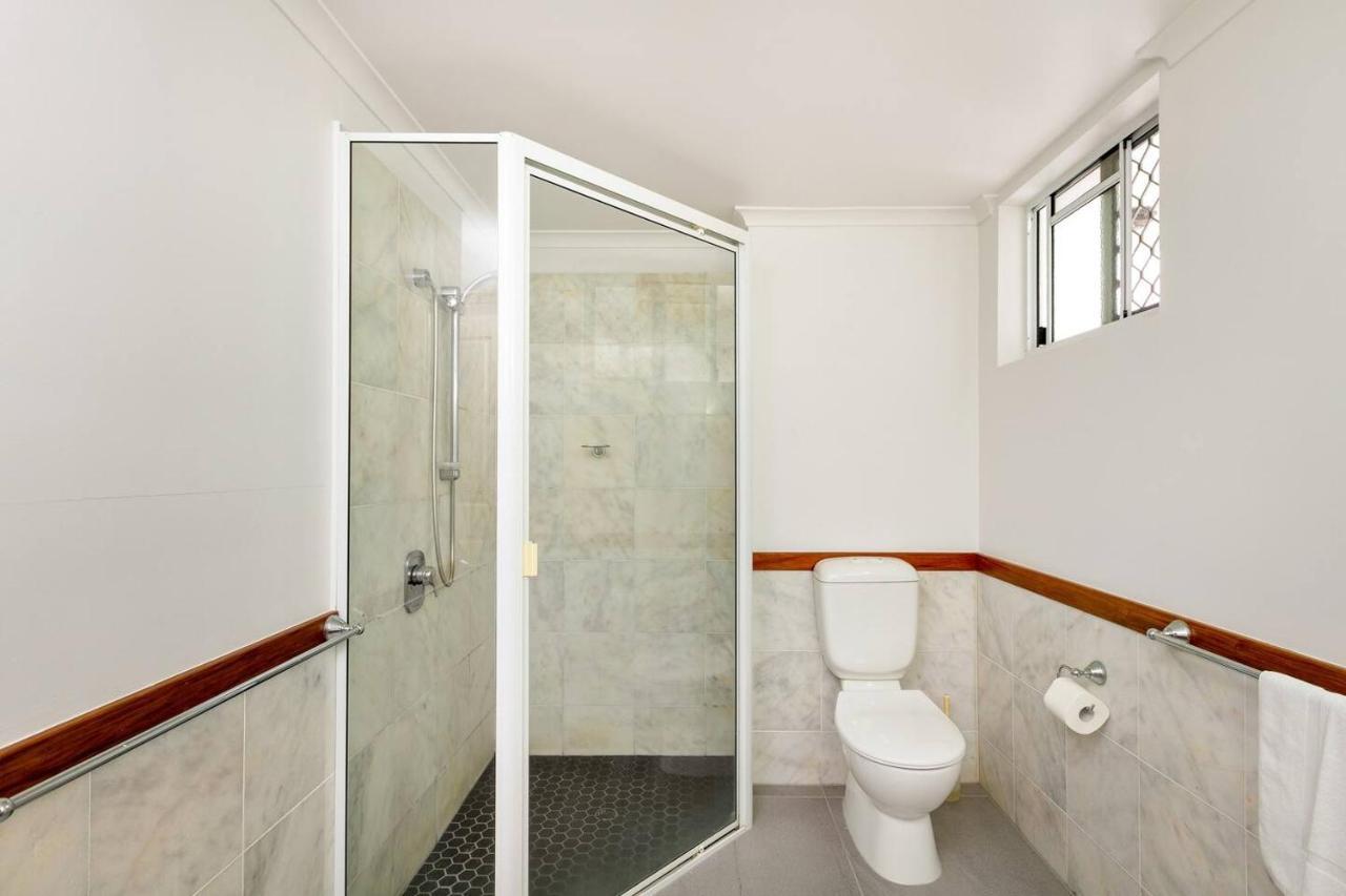Apartment Alassio Poolside - Beachfront Oasis *