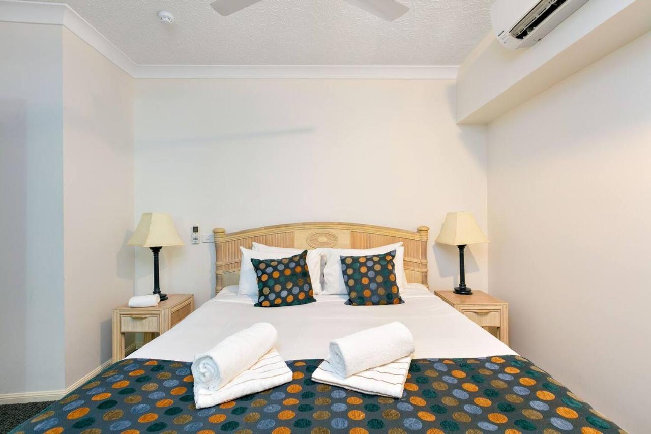 Apartment Alassio Poolside - Beachfront Oasis