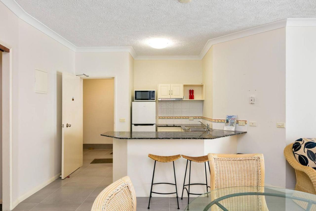 Alassio Poolside - Beachfront Oasis Palm Cove