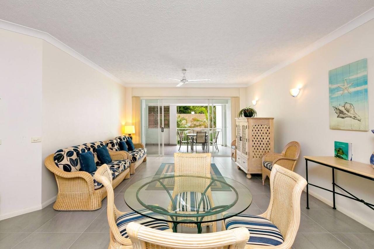 Alassio Poolside - Beachfront Oasis