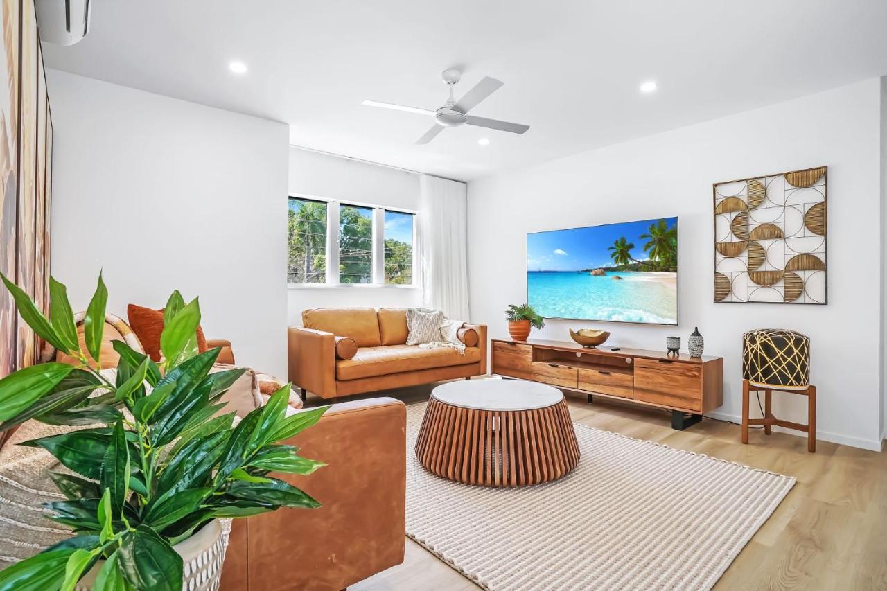The Santana Collection Two - Luxury In The Heart Of * Palm Cove