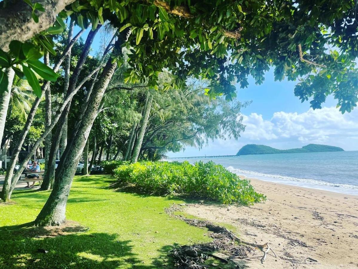 Luxury 2 Bed Unit, Pool & Ocean Views From Third Floor