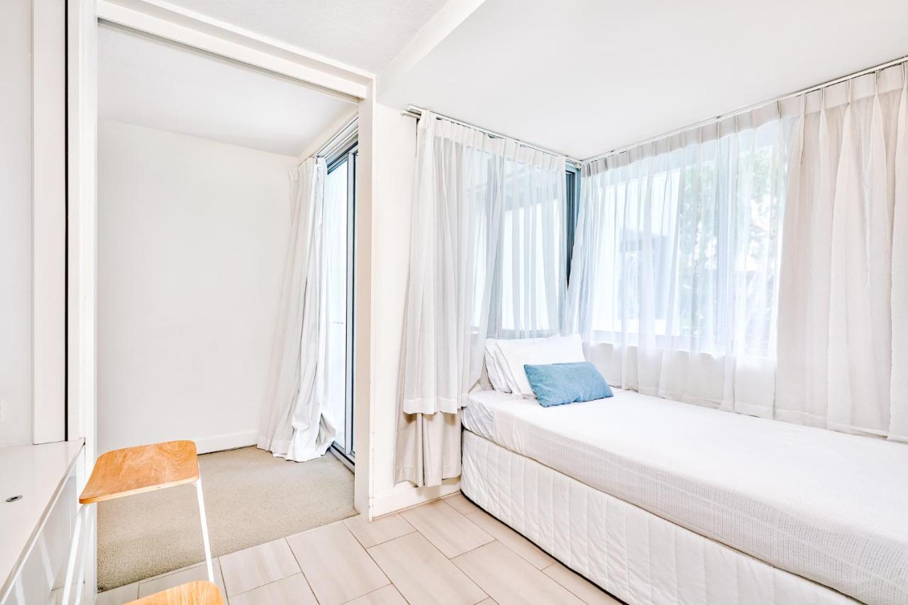 Luxury 2 Bed Unit, Pool & Ocean Views From Third Floor Apartment Palm Cove