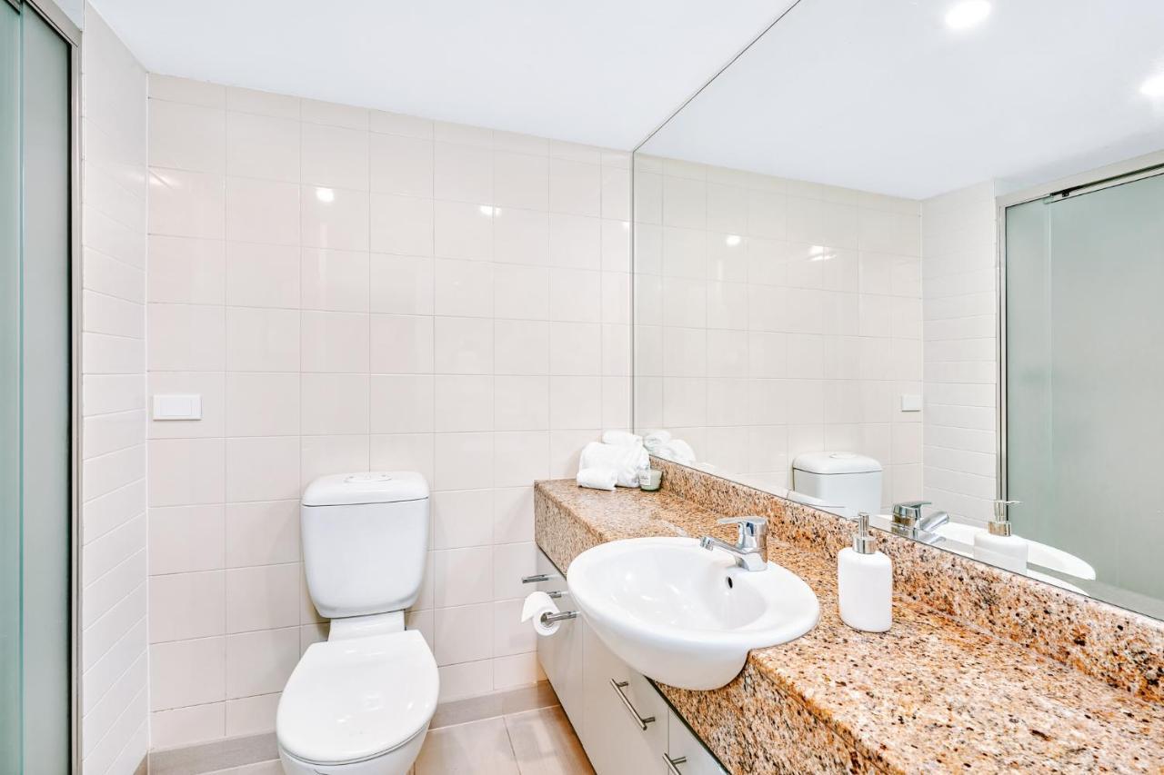 Luxury 2 Bed Unit, Pool & Ocean Views From Third Floor Apartment