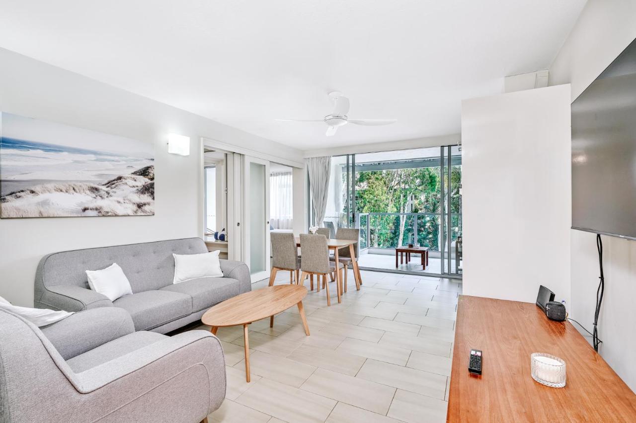 Luxury 2 Bed Unit, Pool & Ocean Views From Third Floor Apartment Palm Cove