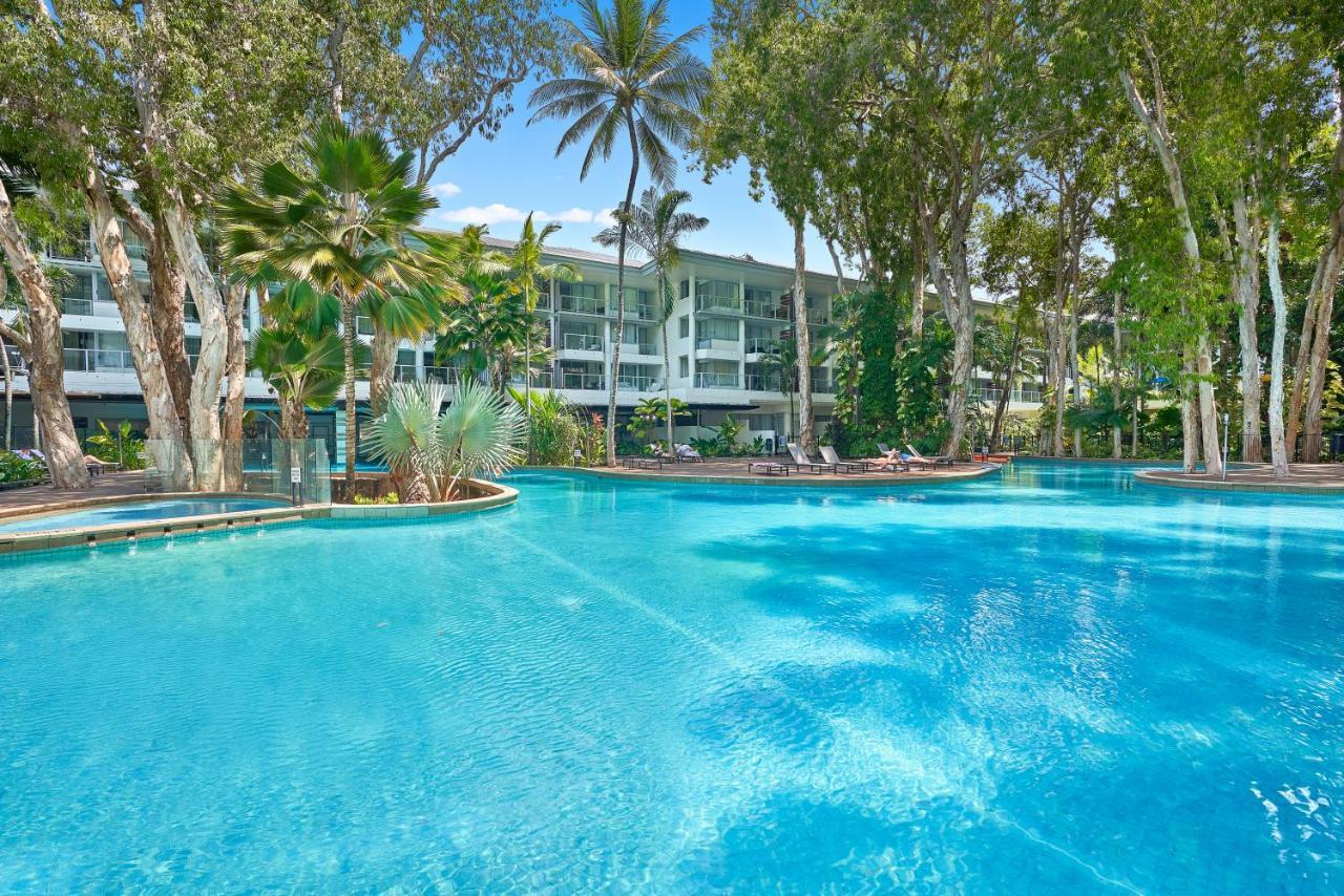 Luxury 2 Bed Unit, Pool & Ocean Views From Third Floor Apartment