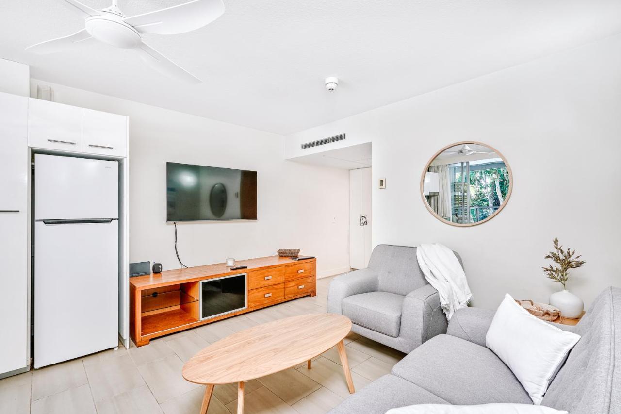 Luxury 2 Bed Unit, Pool & Ocean Views From Third Floor *