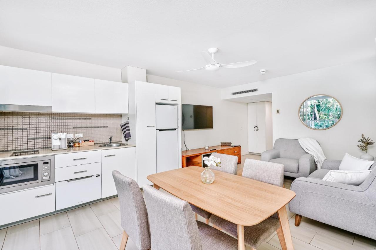 Luxury 2 Bed Unit, Pool & Ocean Views From Third Floor