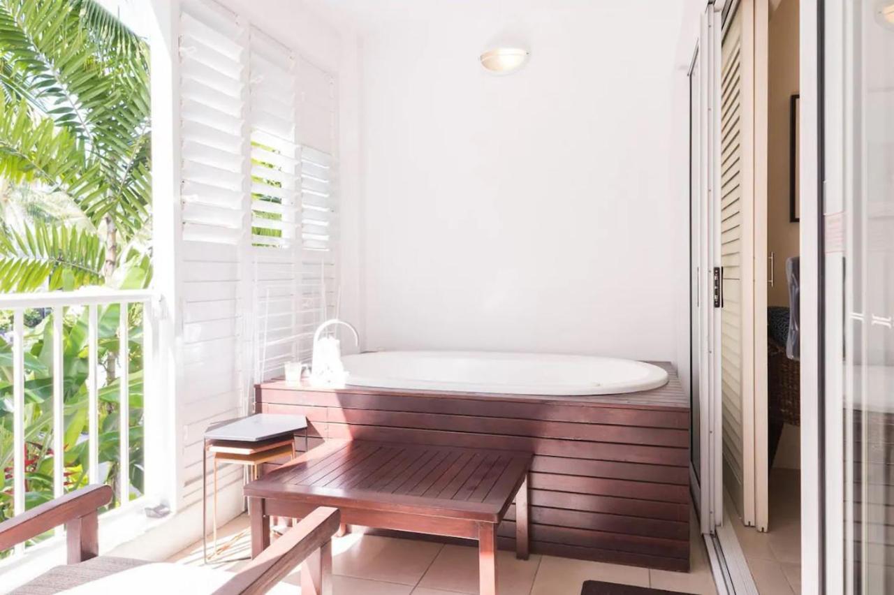 Couple's Coastal Haven Retreat At The Club Palm Cove