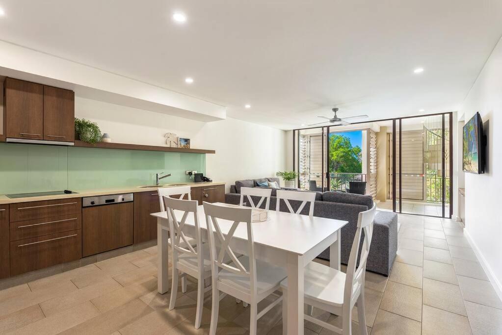 Paradise Bound - A Rooftop Retreat Apartment Palm Cove