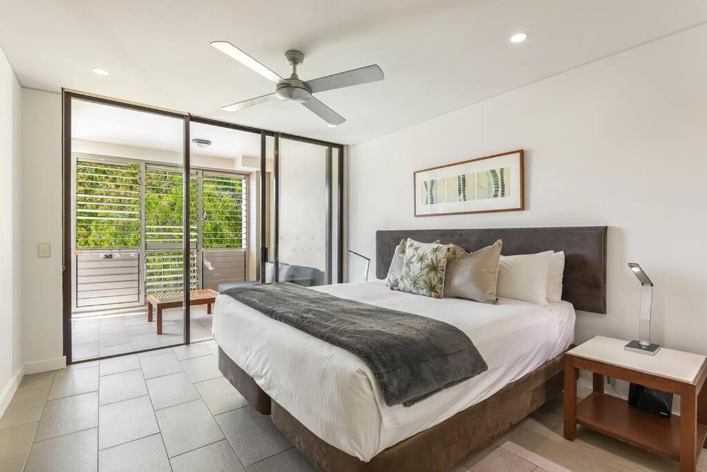 Apartment Paradise Bound - A Rooftop Retreat *