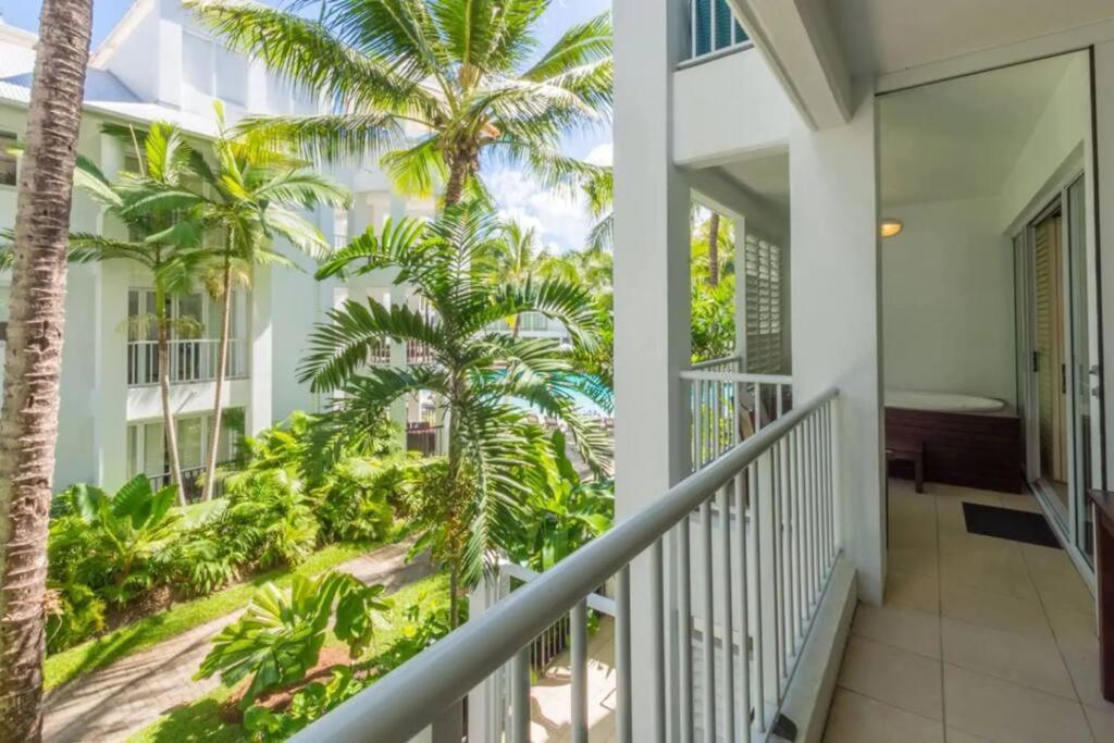 Oasis At The Club: A Tropical Chic Retreat * Palm Cove