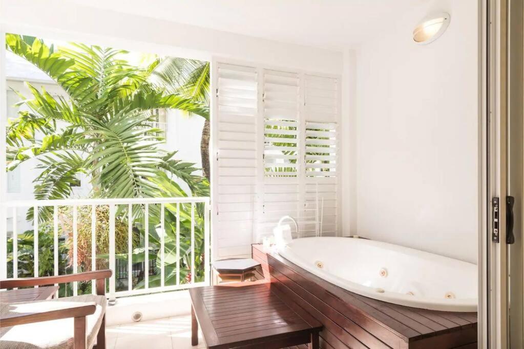 Oasis At The Club: A Tropical Chic Retreat Apartment