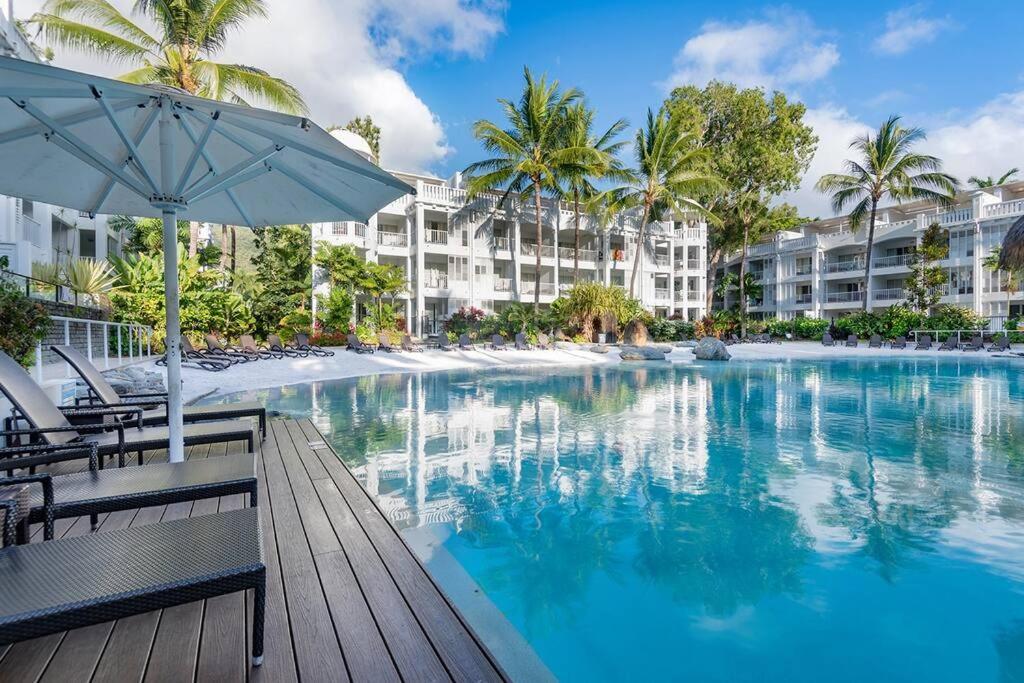 Fig Oasis—poolside Living At The Club Apartment Palm Cove
