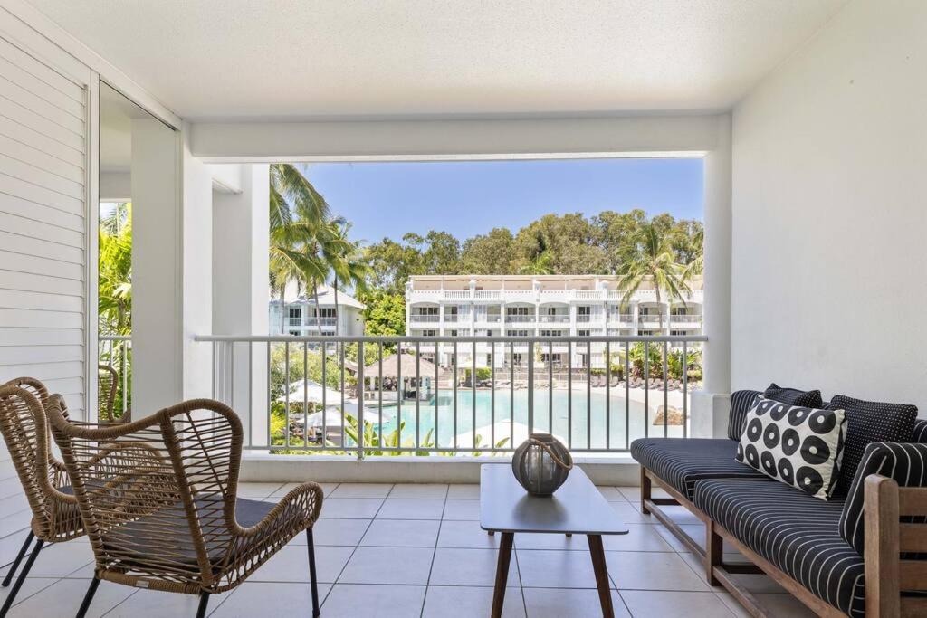 Fig Oasis—poolside Living At The Club Apartment