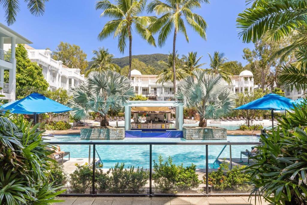 Fig Oasis—poolside Living At The Club Apartment Palm Cove