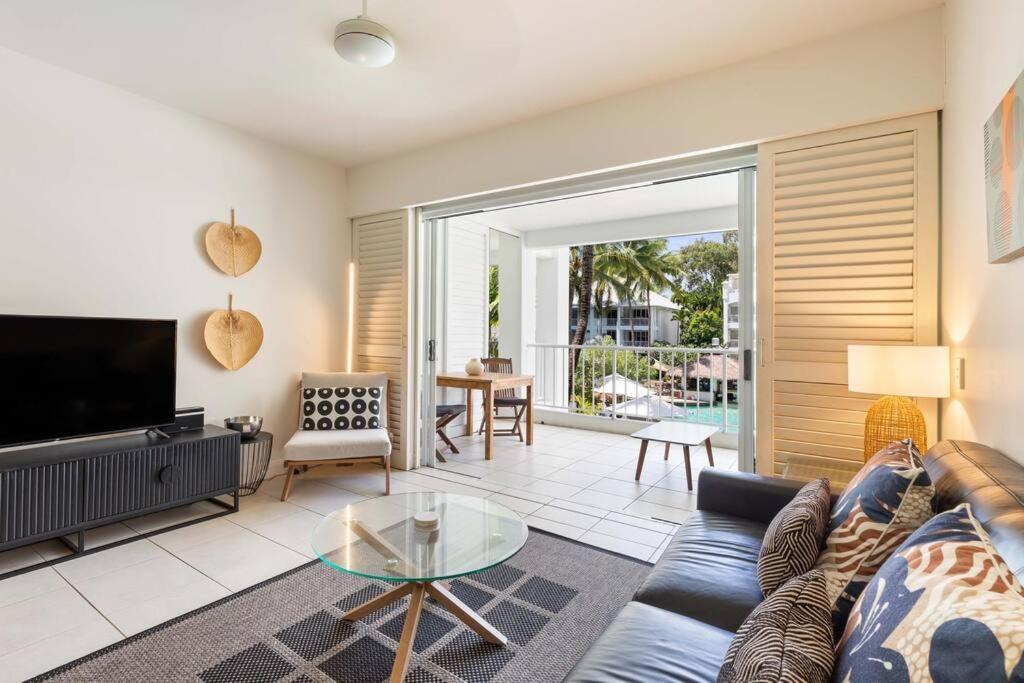 Apartment Fig Oasis—poolside Living At The Club Palm Cove