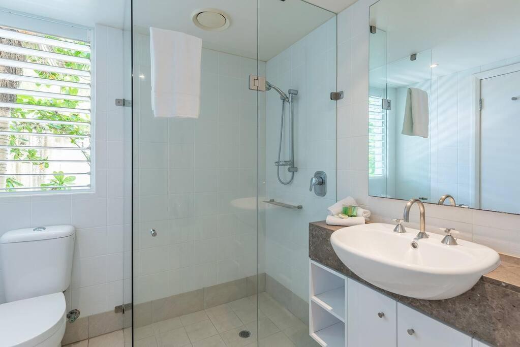 Apartment Fig Oasis—poolside Living At The Club