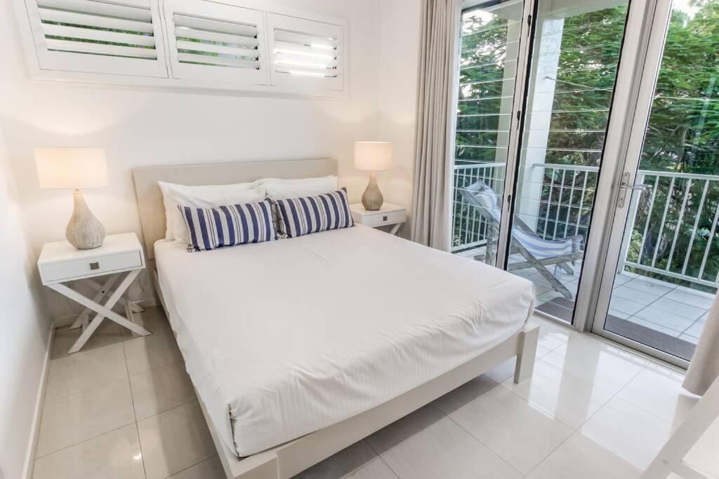 Blanco At Island Views—beautiful Beachfront Living Apartment
