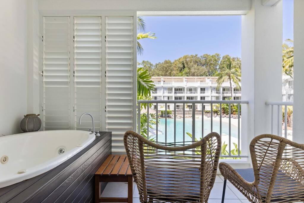 Fig Oasis—poolside Living At The Club *