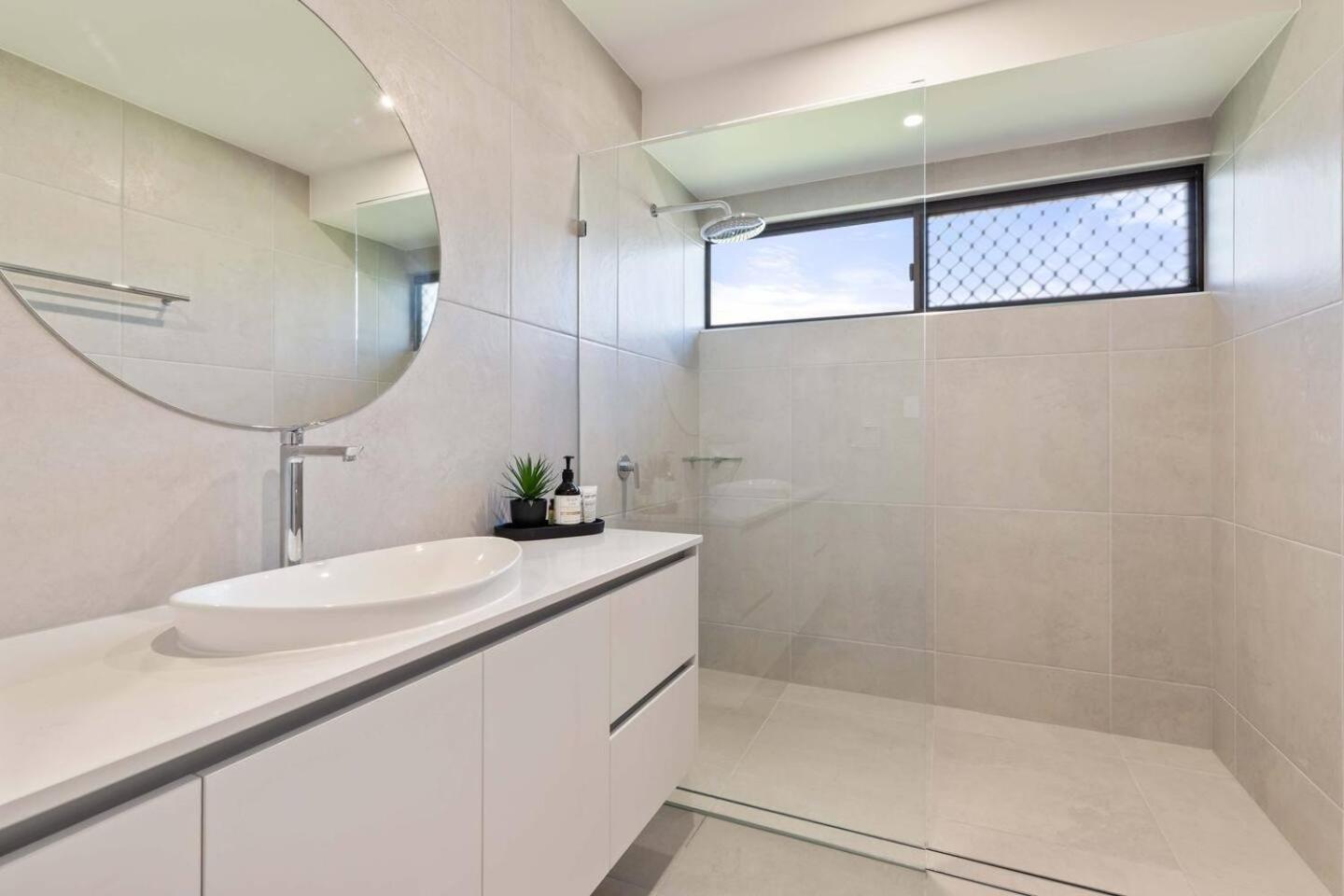 Raphari At The Cove - A Stunning Poolside Escape * Palm Cove