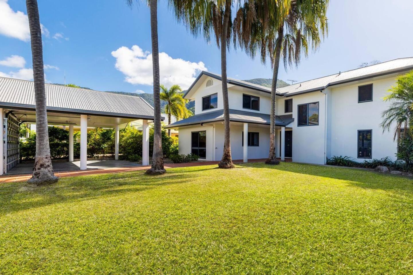 Holiday home Raphari At The Cove - A Stunning Poolside Escape Palm Cove