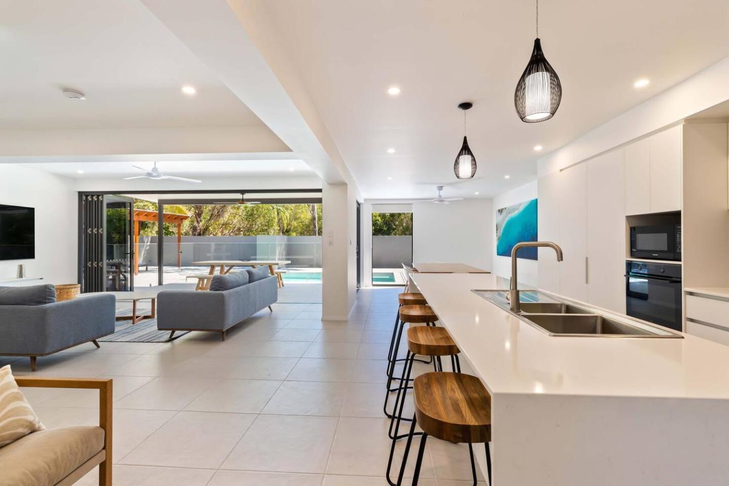 Raphari At The Cove - A Stunning Poolside Escape Holiday home Palm Cove