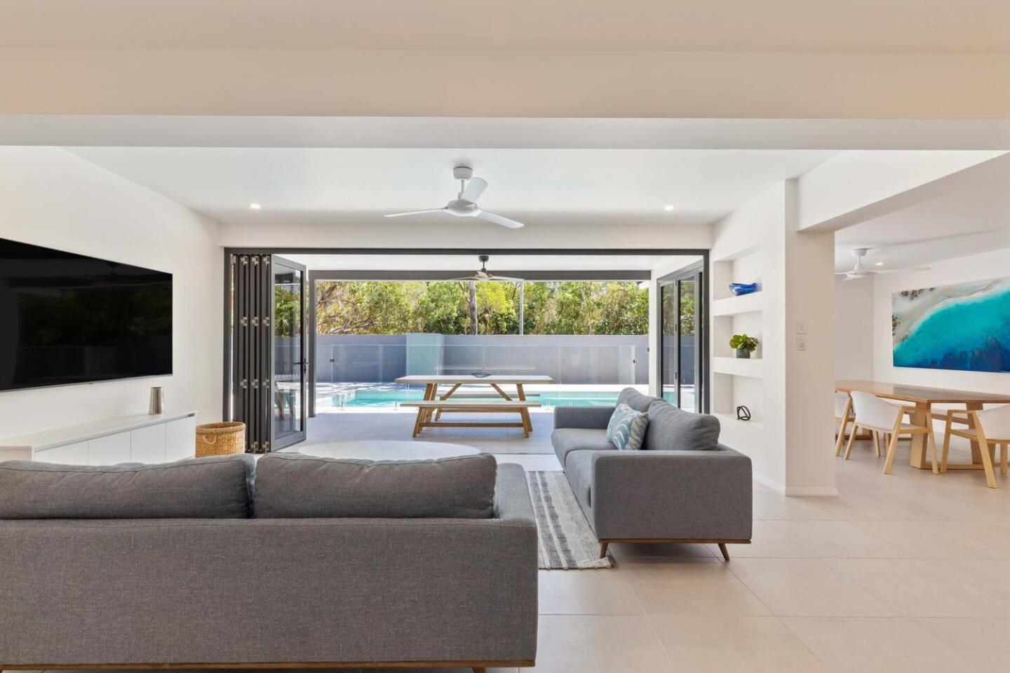 Raphari At The Cove - A Stunning Poolside Escape * Palm Cove