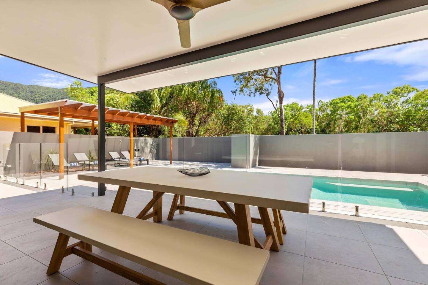 Raphari At The Cove - A Stunning Poolside Escape Holiday home