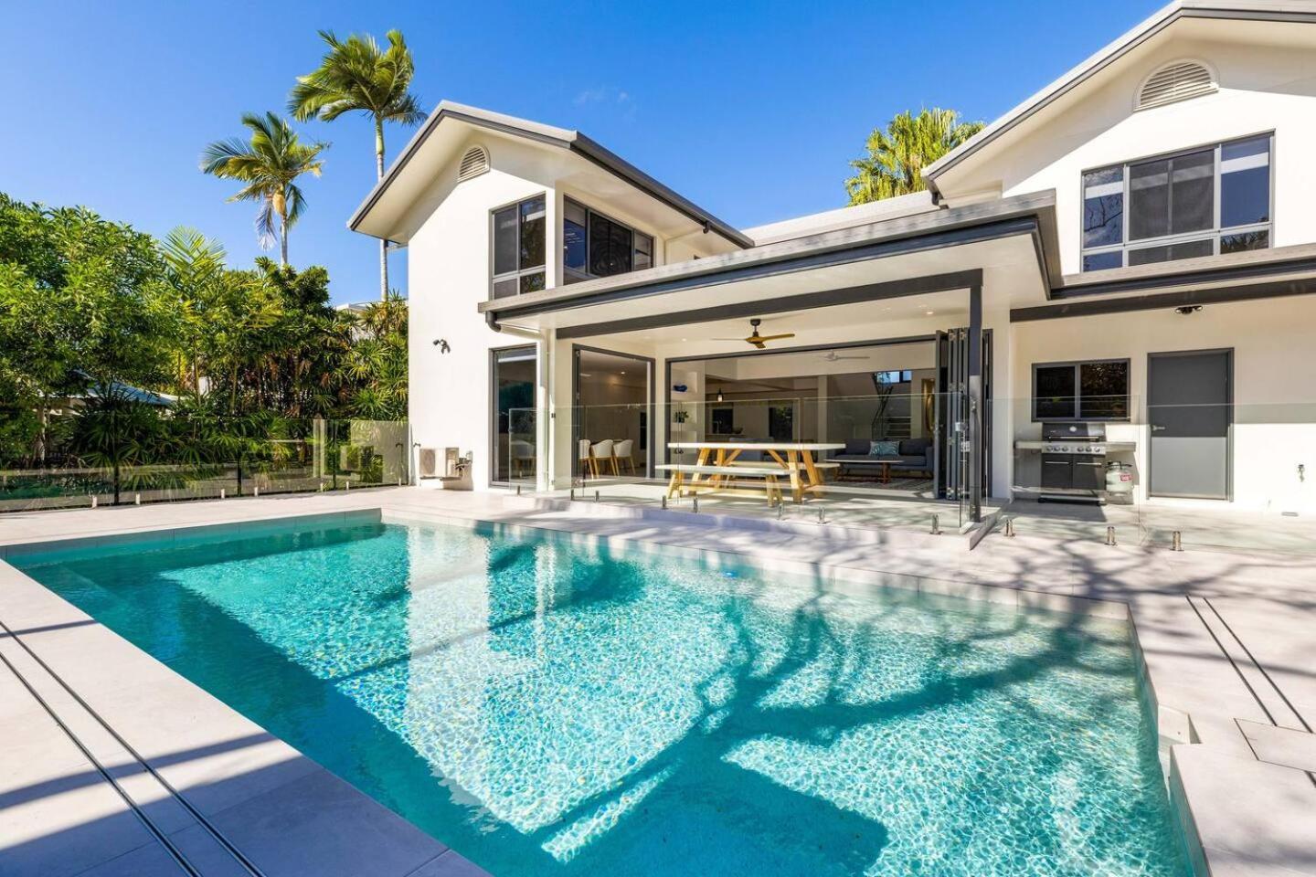 Raphari At The Cove - A Stunning Poolside Escape Holiday home Palm Cove