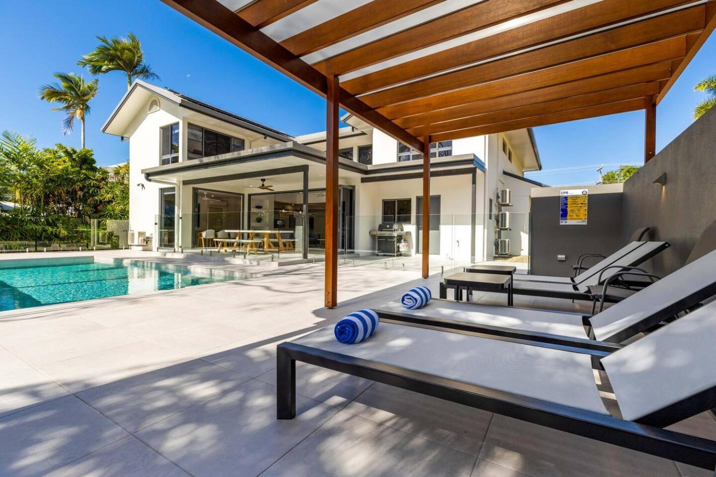 Raphari At The Cove - A Stunning Poolside Escape Holiday home *