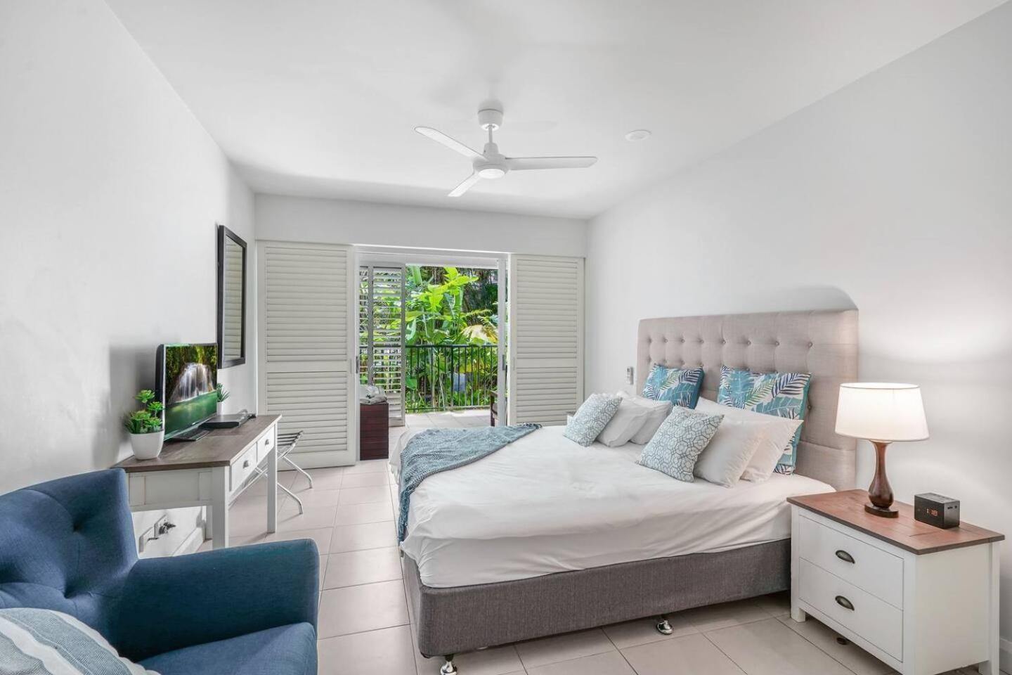 Dive Straight In From Breezy Poolside Oasis Apartment Palm Cove