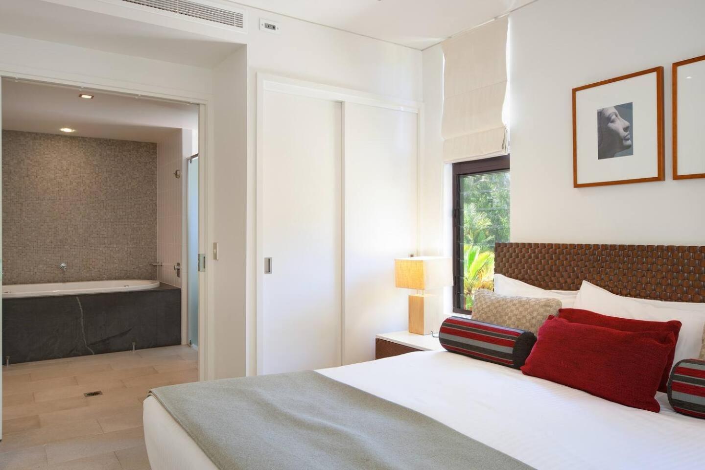Melaleuca - A Tropical Treasure At Temple Apartment